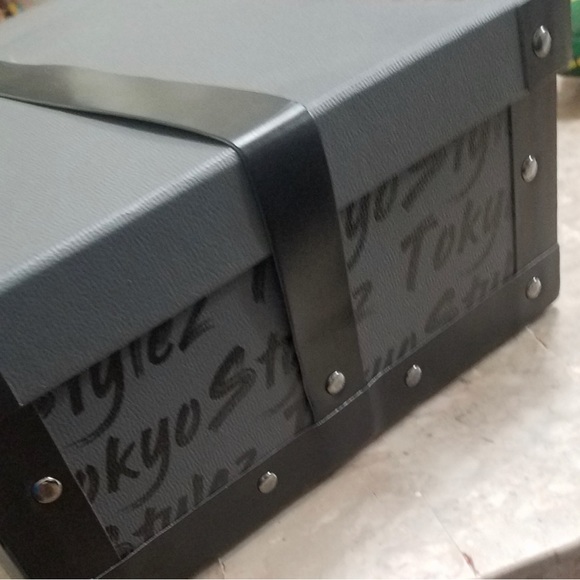 New BELLAMI TOKYO STYLEZ HUMAN HAIR EYE CANDY WIG 32" - Picture 5 of 9